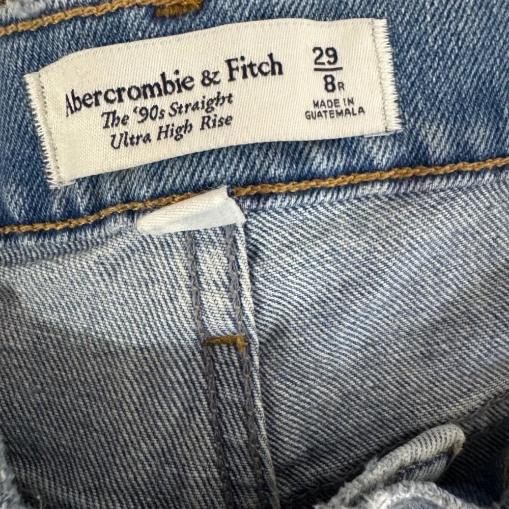 Abercrombie & Fitch‎ 90s Straight Ultra High Rise Light Wash Jeans Size 29 8R